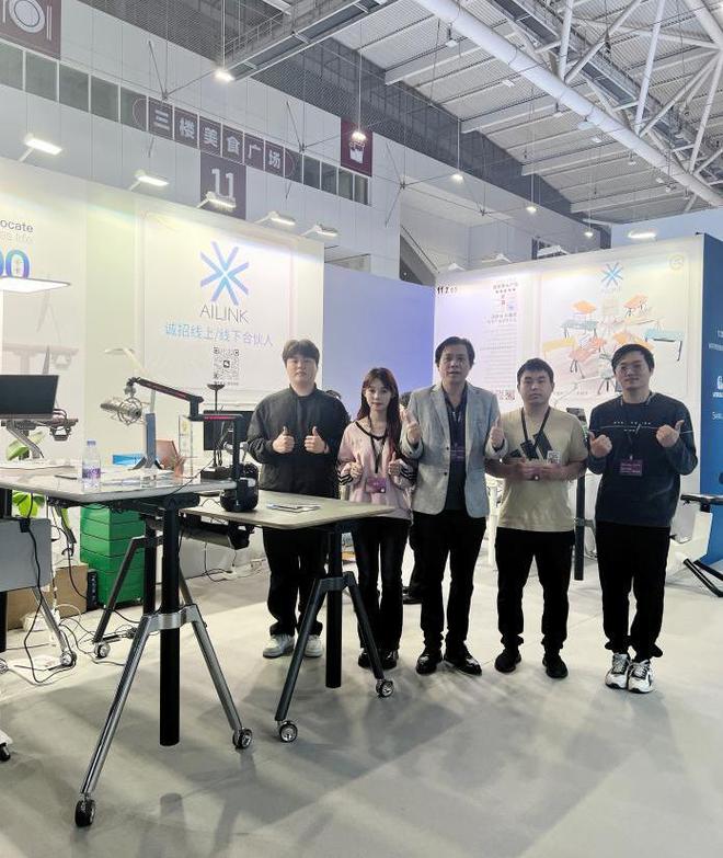 降桌闪耀2025深圳国际智能家居博览会j9九游会登录AILINK爱琳智能升(图5)
